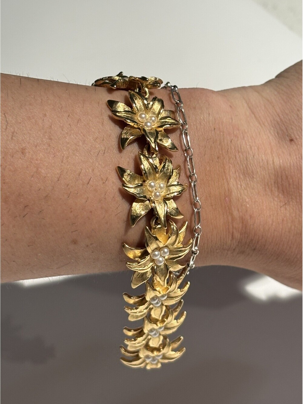 VINTAGE JOAN RIVERS SEED PEARL FLORAL BRACELET GOLDTONE